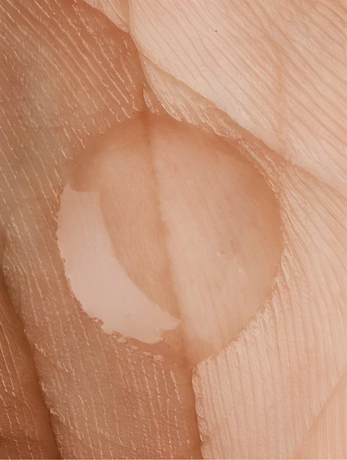 Close-up of Eclat Soin Niacinamide Gel Face Moisturiser with a smooth gel texture on skin